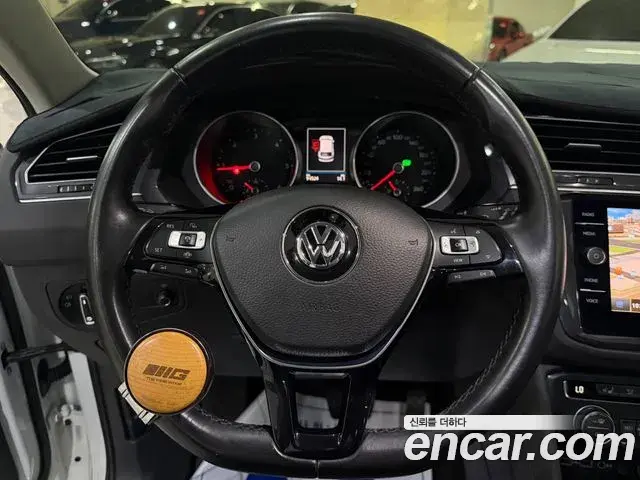 Volkswagen Tiguan 2020 — ფოტო 15/20