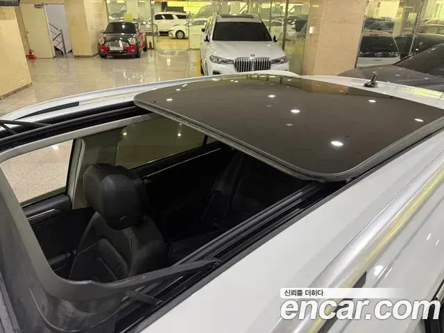 Volkswagen Tiguan 2020 — ფოტო 14/20