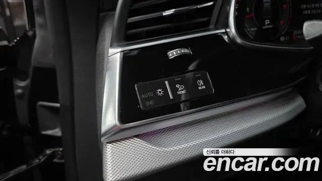 Audi Q8 2020 — Photo 5/20