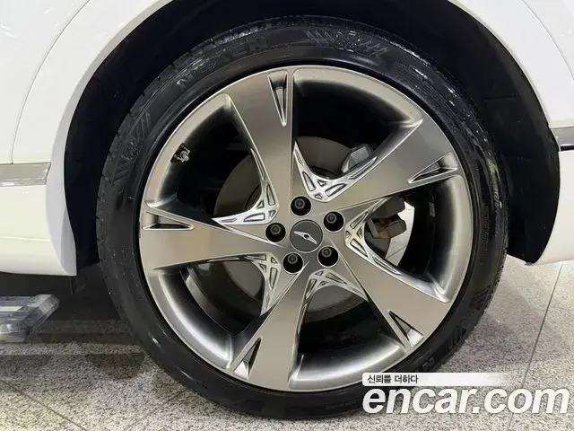 Genesis GV80 2022 — ფოტო 14/20