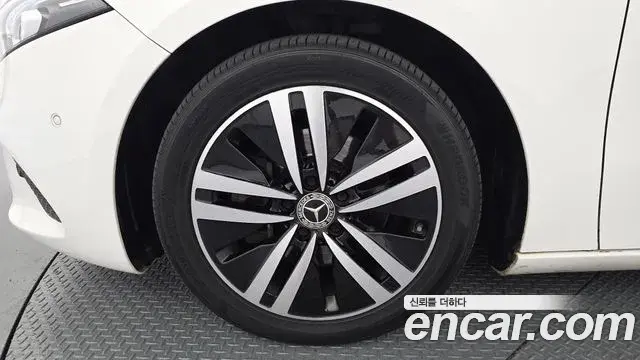 Mercedes-Benz A-Class 2021 — ფოტო 3/30