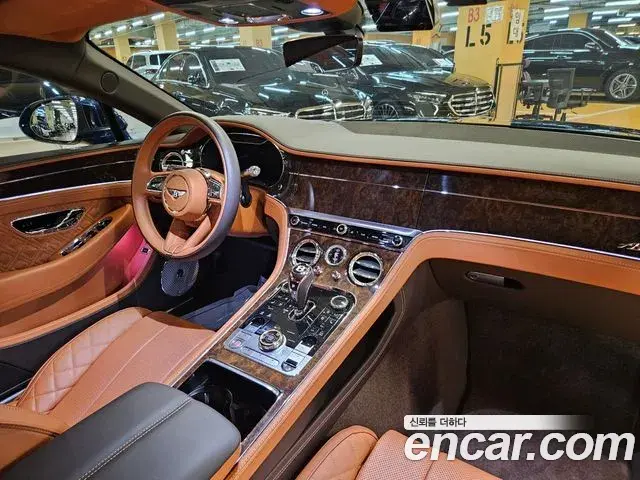 Bentley Continental GT 2023 — Фото 7/20