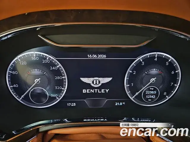 Bentley Continental GT 2023 — Фото 8/20