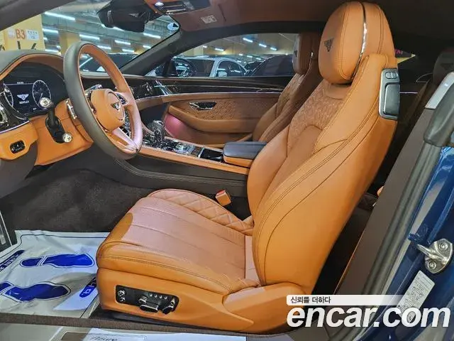Bentley Continental GT 2023 — Фото 10/20