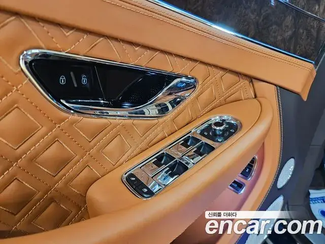 Bentley Continental GT 2023 — Фото 14/20