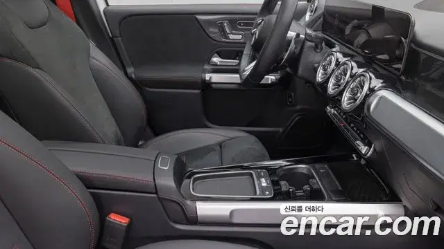 Mercedes-Benz GLB-Class 2025 — Фото 8/20