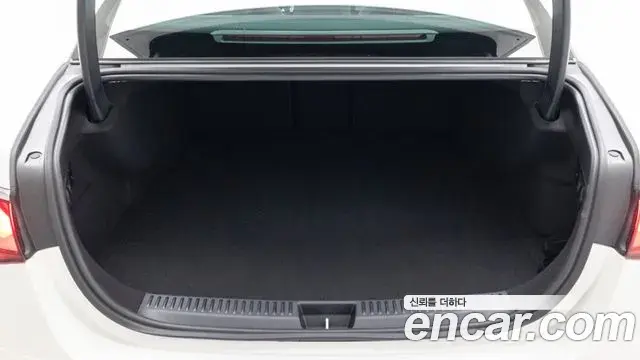 Mercedes-Benz E-Class 2025 — ფოტო 8/20