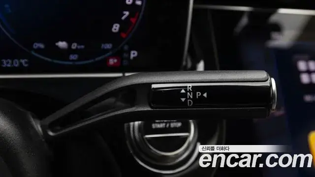 Mercedes-Benz E-Class 2025 — ფოტო 15/20