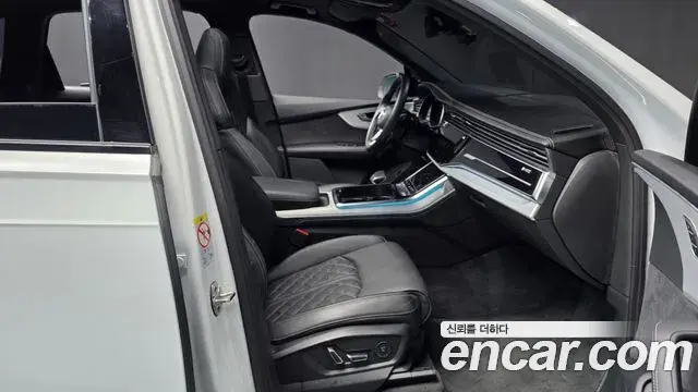 Audi Q7 2023 — Photo 21/39