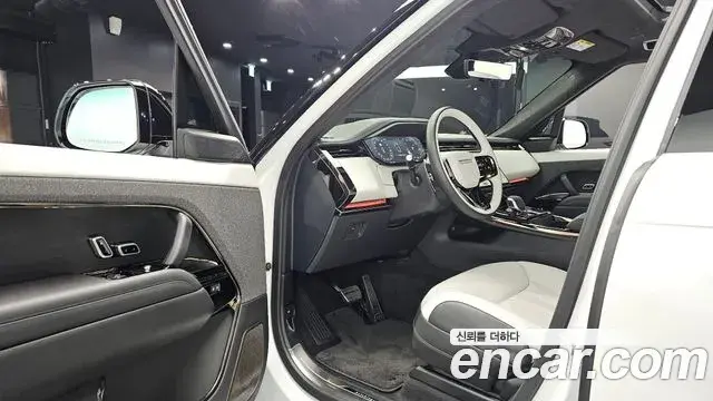 Land Rover Range Rover Sport 2025 — Фото 8/20