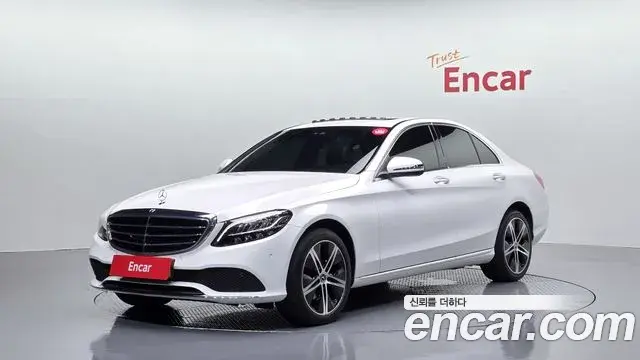 Mercedes-Benz C-Class 2019 — Photo 10/32