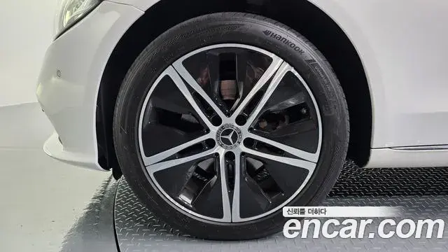 Mercedes-Benz C-Class 2019 — Photo 23/32