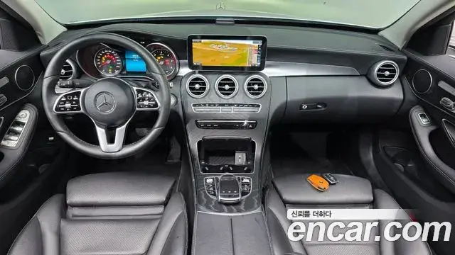 Mercedes-Benz C-Class 2019 — Photo 11/32
