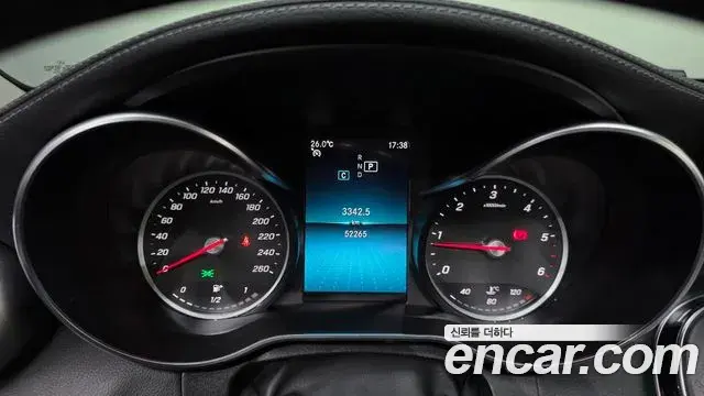 Mercedes-Benz C-Class 2019 — Photo 21/32