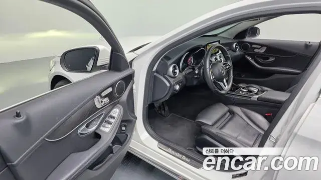 Mercedes-Benz C-Class 2019 — Photo 3/32