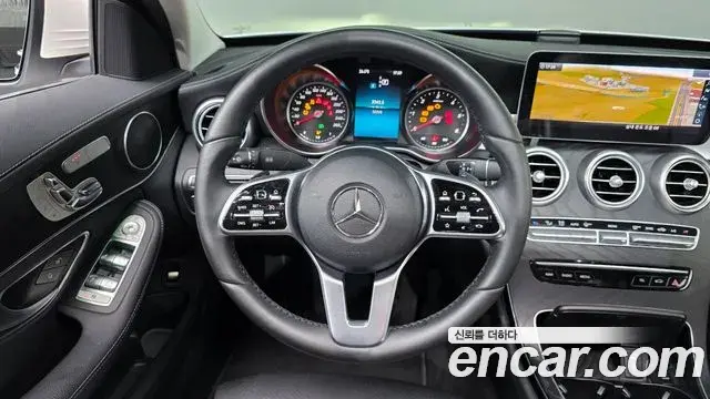 Mercedes-Benz C-Class 2019 — Photo 24/32