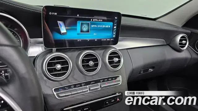 Mercedes-Benz C-Class 2019 — Photo 19/32