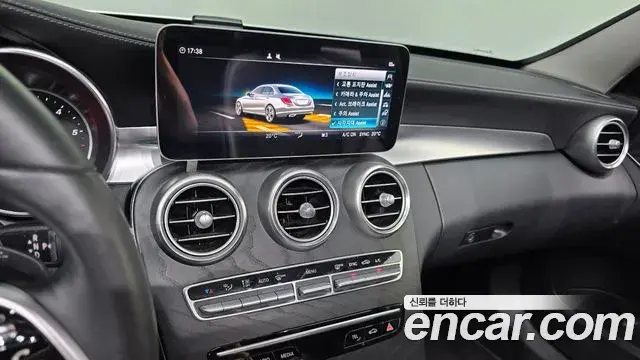 Mercedes-Benz C-Class 2019 — Photo 2/32