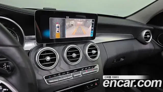 Mercedes-Benz C-Class 2019 — Photo 28/32