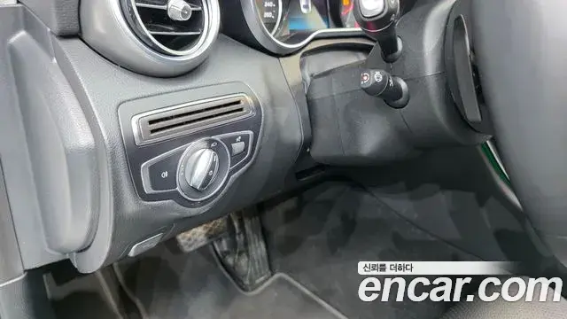 Mercedes-Benz C-Class 2019 — Photo 6/32
