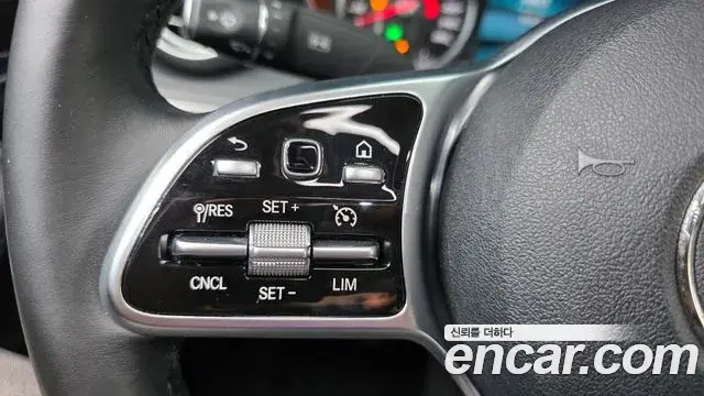 Mercedes-Benz C-Class 2019 — Photo 31/32
