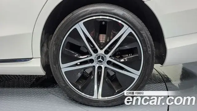 Mercedes-Benz C-Class 2019 — Photo 32/32