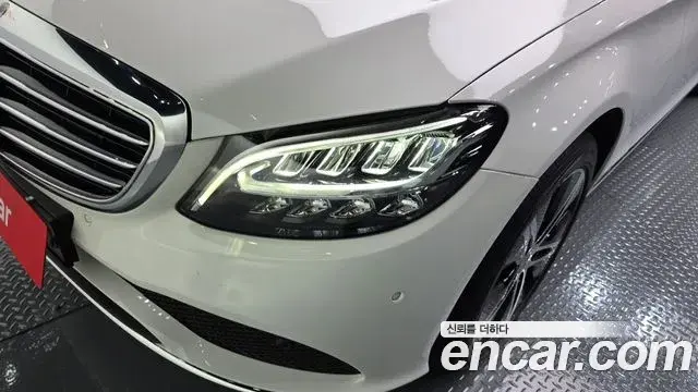 Mercedes-Benz C-Class 2019 — Photo 25/32