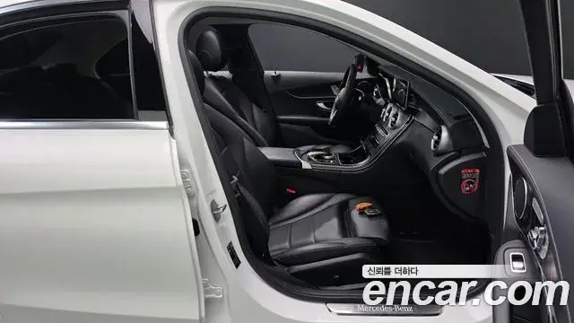 Mercedes-Benz C-Class 2019 — Photo 1/32