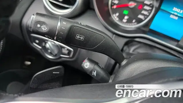 Mercedes-Benz C-Class 2019 — Photo 30/32