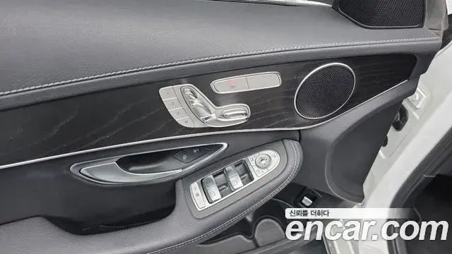 Mercedes-Benz C-Class 2019 — Photo 16/32