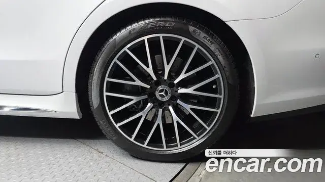 Mercedes-Benz S-Class 2025 — ფოტო 24/32