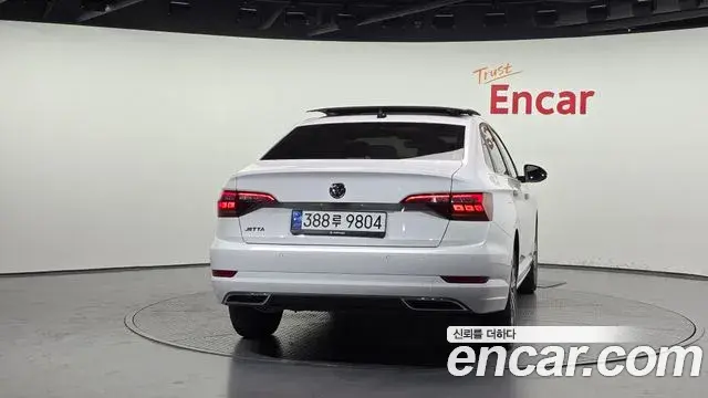 Volkswagen Jetta 2021 — ფოტო 16/20