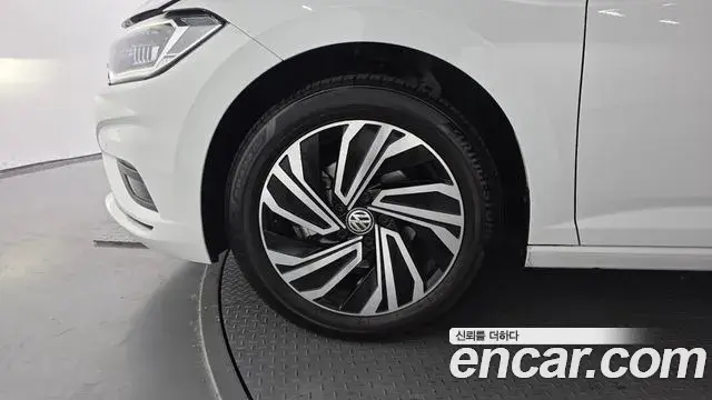Volkswagen Jetta 2021 — ფოტო 5/20