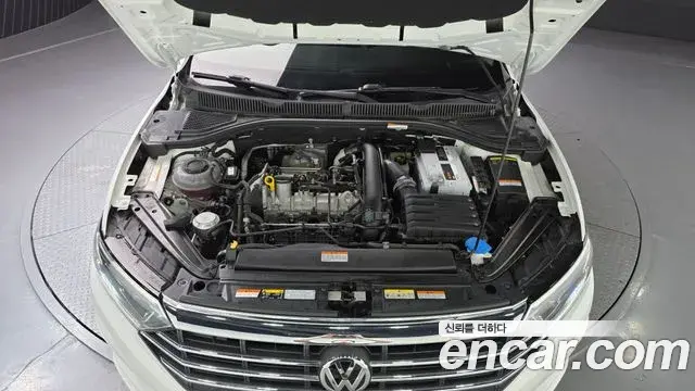 Volkswagen Jetta 2021 — ფოტო 10/20