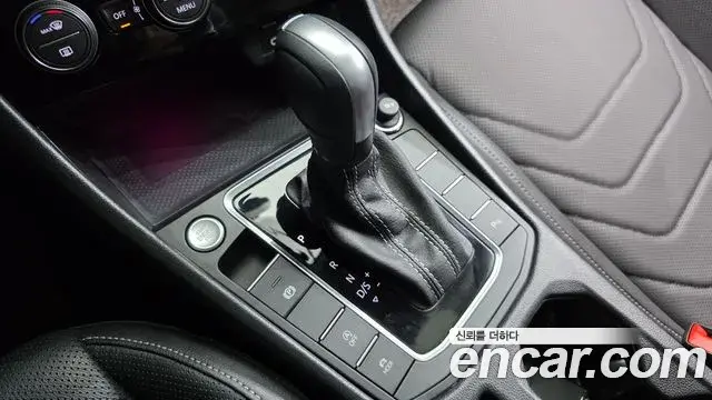 Volkswagen Jetta 2021 — ფოტო 17/20