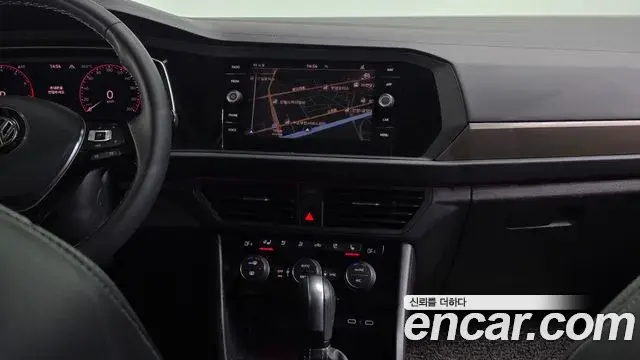 Volkswagen Jetta 2021 — ფოტო 19/20
