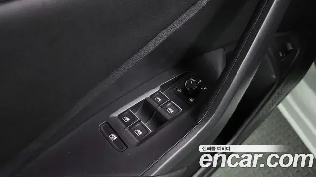 Volkswagen Jetta 2021 — ფოტო 15/20
