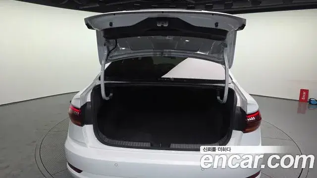 Volkswagen Jetta 2021 — ფოტო 1/20