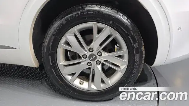 Genesis GV70 2021 — Photo 18/33