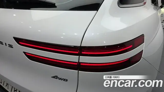 Genesis GV70 2021 — Photo 24/33