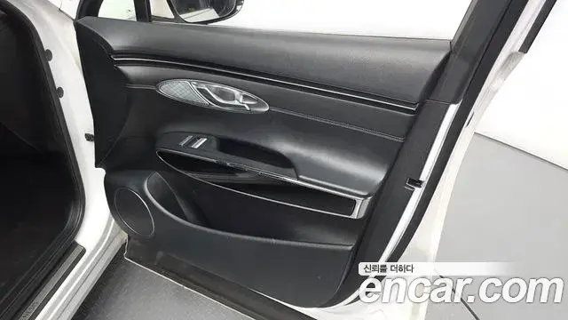 Genesis GV70 2021 — Photo 33/33