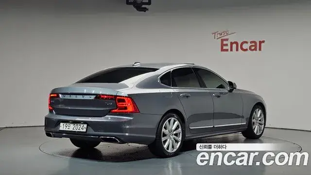 Volvo S90 2019 — Photo 33/34