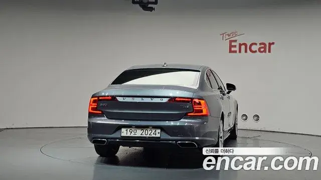 Volvo S90 2019 — Photo 13/34
