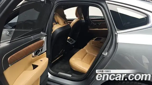 Volvo S90 2019 — Photo 17/34