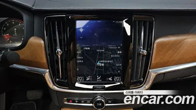 Volvo S90 2019 — Photo 32/34