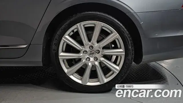 Volvo S90 2019 — Photo 16/34