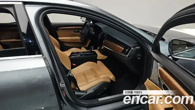 Volvo S90 2019 — Photo 8/34