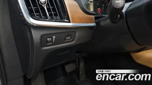 Volvo S90 2019 — Photo 24/34