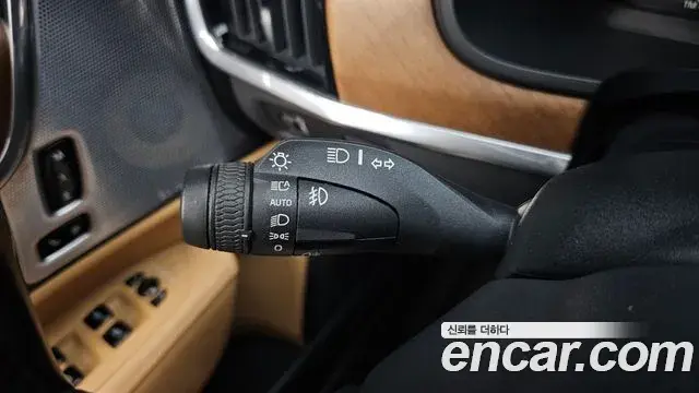 Volvo S90 2019 — Photo 30/34