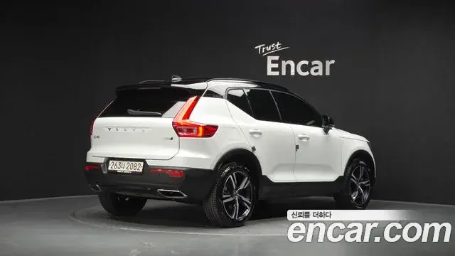 Volvo XC40 2020 — Фото 2/20